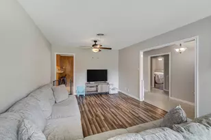 2011 Glendale St, Liberty, TX 77575 - Photo 6