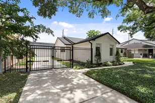 2501 Briarhurst Dr, Houston, TX 77057 - Photo 2