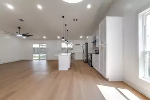 9002 Enchanted Forest Dr, Houston, TX 77088 - Photo 22