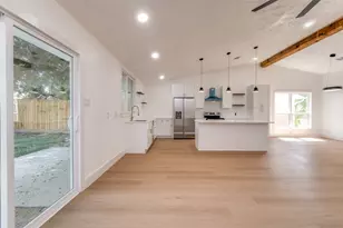 9002 Enchanted Forest Dr, Houston, TX 77088 - Photo 12
