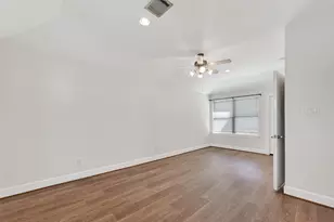 5951 S Loop E, Houston, TX 77033 - Photo 18