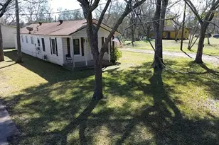 710 Milam Ave, Eagle Lake, TX 77434 - Photo 2