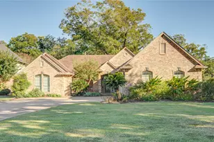 102 River Oaks Dr, Lake Jackson, TX 77566 - Photo 1