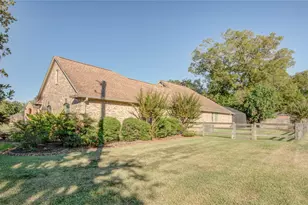 102 River Oaks Dr, Lake Jackson, TX 77566 - Photo 12