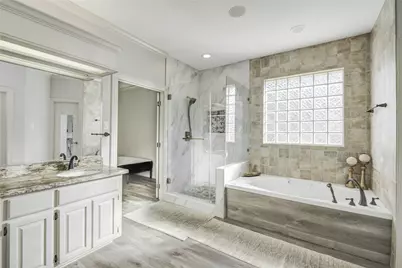 102 River Oaks Drive, Lake Jackson, TX 77566 - Photo 6