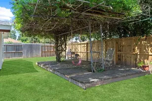 8918 Grape St, Houston, TX 77036 - Photo 38