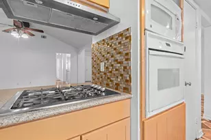 8918 Grape St, Houston, TX 77036 - Photo 8