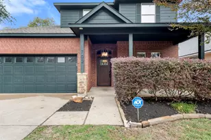 702 Clayton St, Tomball, TX 77375 - Photo 2