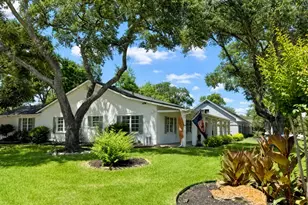 7803 Meadowglen Ln, Houston, TX 77063 - Photo 2