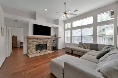 24 E New Avery Place, The Woodlands, TX 77382 - Photo 8