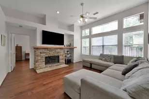 24 E New Avery Pl, The Woodlands, TX 77382 - Photo 8