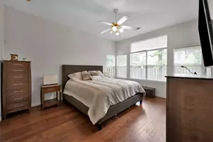 24 E New Avery Pl, The Woodlands, TX 77382 - Photo 10