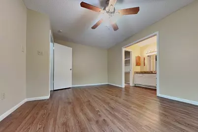 11 Brentwood Oaks Court, The Woodlands, TX 77381 - Photo 10