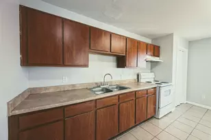 138 S Bend Ct, Willis, TX 77378 - Photo 2
