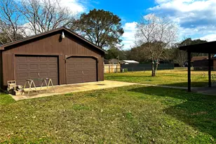 615 Roene Ln, West Columbia, TX 77486 - Photo 8