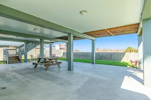 12828 E Conquistador Dr, Galveston, TX 77554 - Photo 8