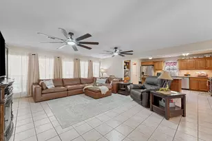 4 Hickory Ln, Dayton, TX 77535 - Photo 6