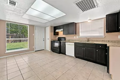 7726 Chaseview Drive, Houston, TX 77489 - Photo 12