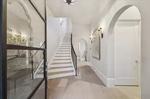 2411 Rosamond St, Houston, TX 77098 - Photo 2