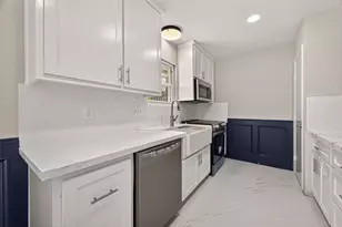 9623 Meadowglen Ln, Houston, TX 77063 - Photo 8
