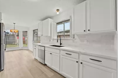 10912 Dogwood Drive, La Porte, TX 77571 - Photo 4