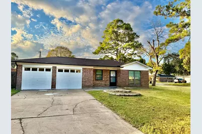 620 Circle Way, Alvin, TX 77511 - Photo 2