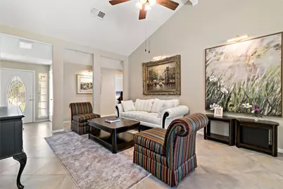 9 Brentwood Oaks Court, The Woodlands, TX 77381 - Photo 2