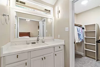 9 Brentwood Oaks Court, The Woodlands, TX 77381 - Photo 12