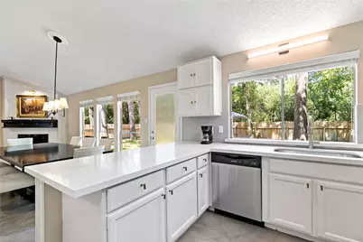 9 Brentwood Oaks Court, The Woodlands, TX 77381 - Photo 6