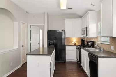 9210 Creekside Drive, Hitchcock, TX 77563 - Photo 10