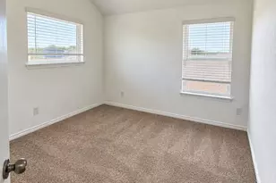 517 Oak Chase Ave, Dayton, TX 77535 - Photo 8