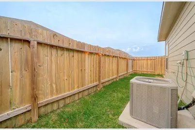 6409 Hollock Meadows Lane, Houston, TX 77048 - Photo 20