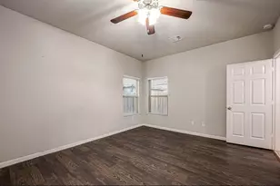 6409 Hollock Meadows Ln, Houston, TX 77048 - Photo 14