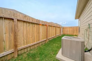 6409 Hollock Meadows Ln, Houston, TX 77048 - Photo 22