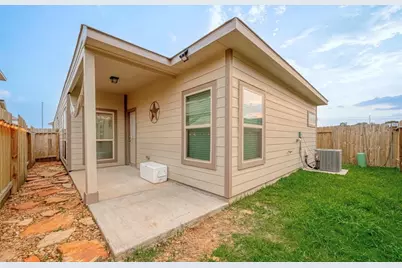 6409 Hollock Meadows Lane, Houston, TX 77048 - Photo 18