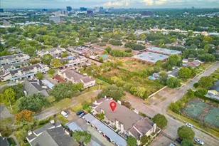 9519 Pagewood Ln, Houston, TX 77063 - Photo 32