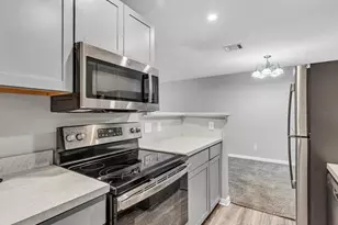 9519 Pagewood Ln, Houston, TX 77063 - Photo 10