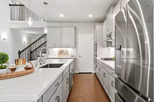 30910 Laurel Creek Ln, Conroe, TX 77385 - Photo 2