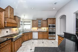 9102 S Pass Ln, Houston, TX 77064 - Photo 8