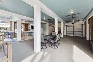 223 Easterly Dr, Tiki Island, TX 77554 - Photo 4