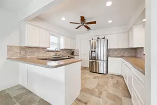 223 Easterly Dr, Tiki Island, TX 77554 - Photo 14