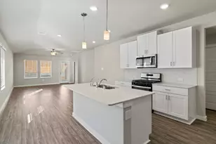 2014 Darlington Oak Dr, Conroe, TX 77304 - Photo 4