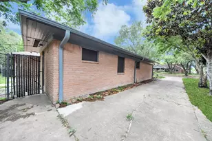 4422 Nenana Dr, Houston, TX 77035 - Photo 22