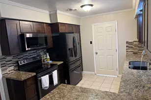 2206 Palomar St, Baytown, TX 77520 - Photo 2