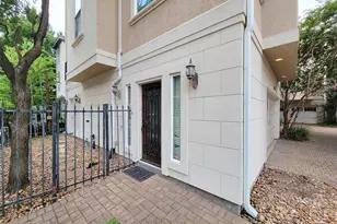 2418 Ralph St, Houston, TX 77006 - Photo 2