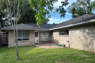 13611 Fernhill Dr, Sugar Land, TX 77498 - Photo 6