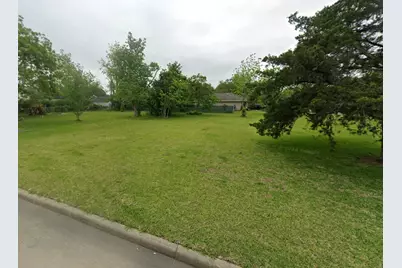 815 Bowie Street, Baytown, TX 77520 - Photo 8