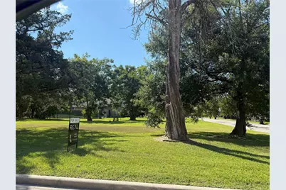 815 Bowie Street, Baytown, TX 77520 - Photo 1