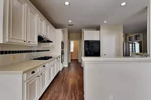 141 S Laguna Pointe Dr, League City, TX 77573 - Photo 2