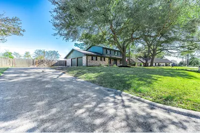 405 Karlis Drive, Alvin, TX 77511 - Photo 2
